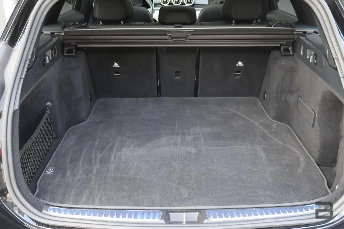 220 d AMG Line / Panoramadak / Burmester Surround / Massage Stoelen / Night Pakket / Trekhaak Wegklapbaar