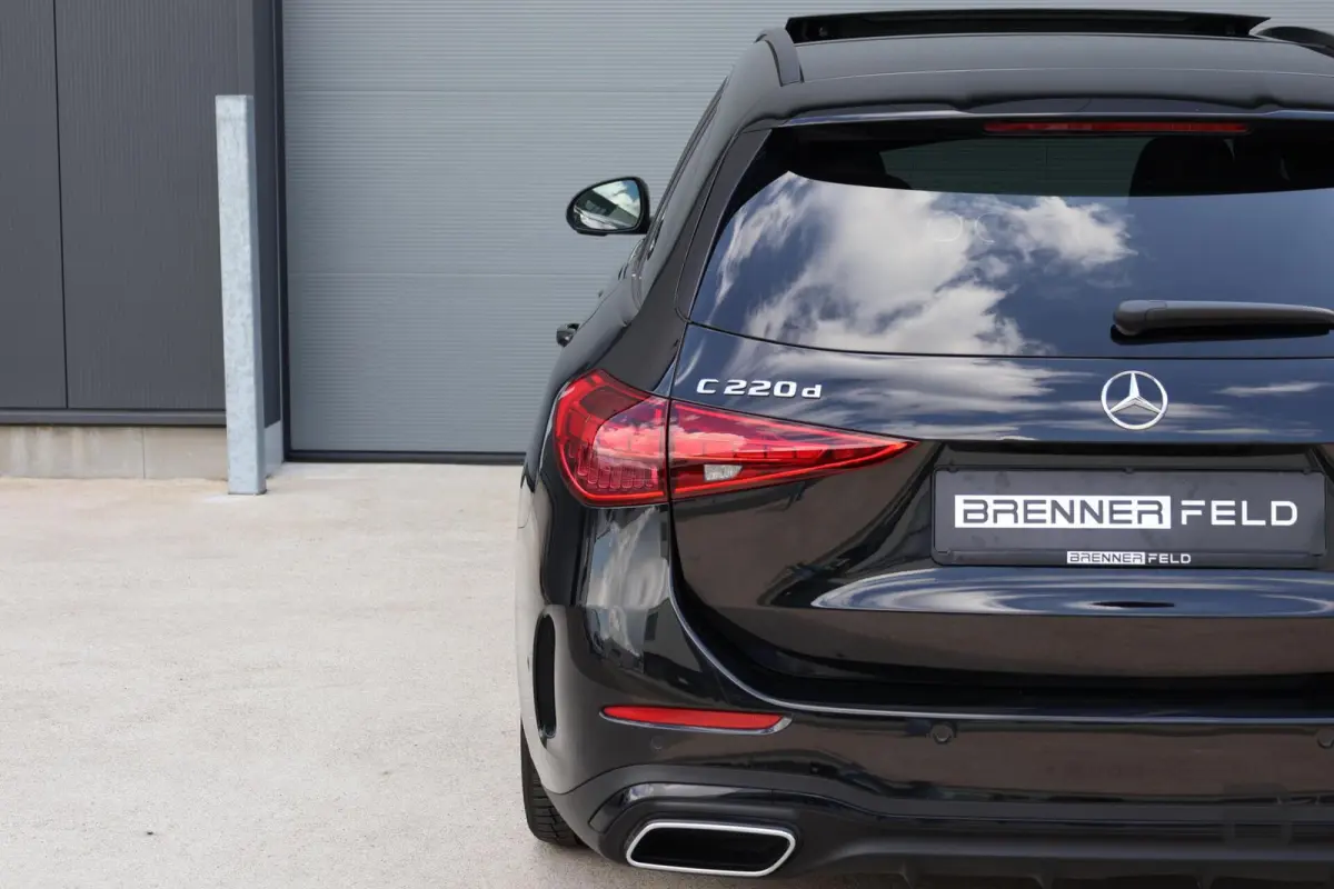 220 d AMG Line / Panoramadak / Burmester Surround / Massage Stoelen / Night Pakket / Trekhaak Wegklapbaar