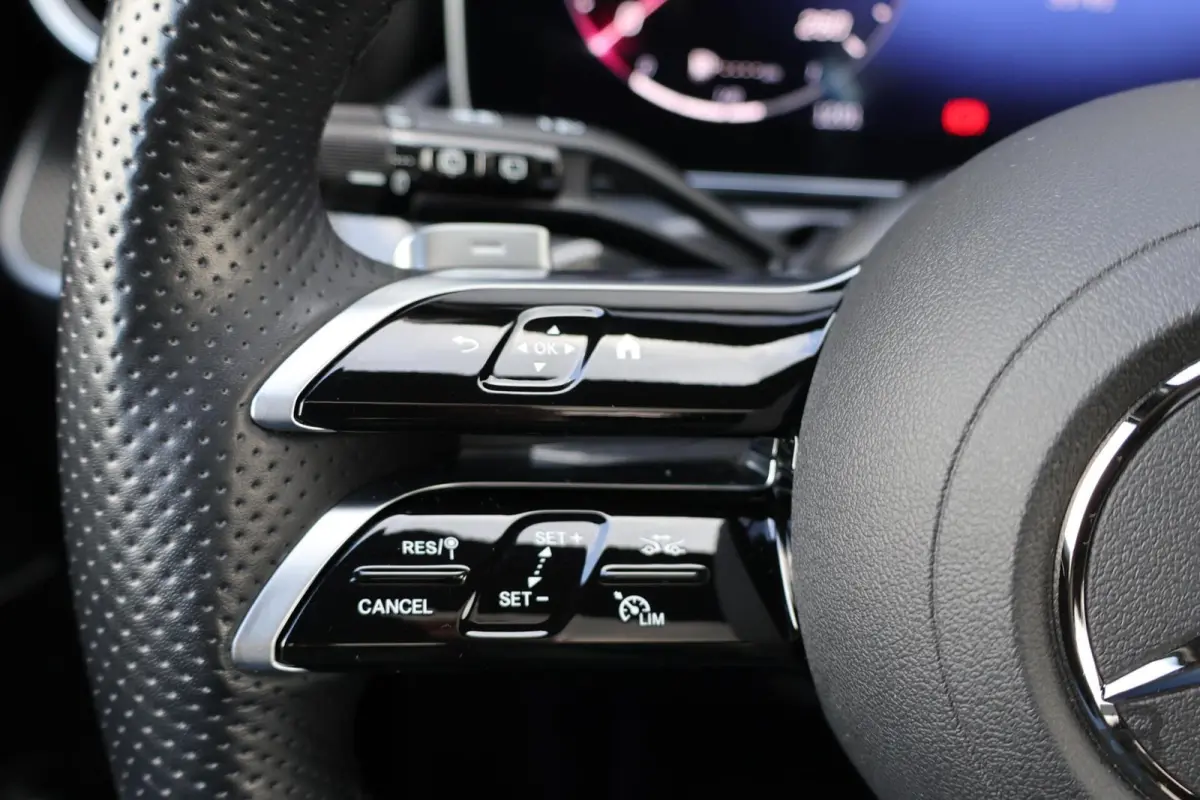 220 d AMG Line / Panoramadak / Burmester Surround / Massage Stoelen / Night Pakket / Trekhaak Wegklapbaar