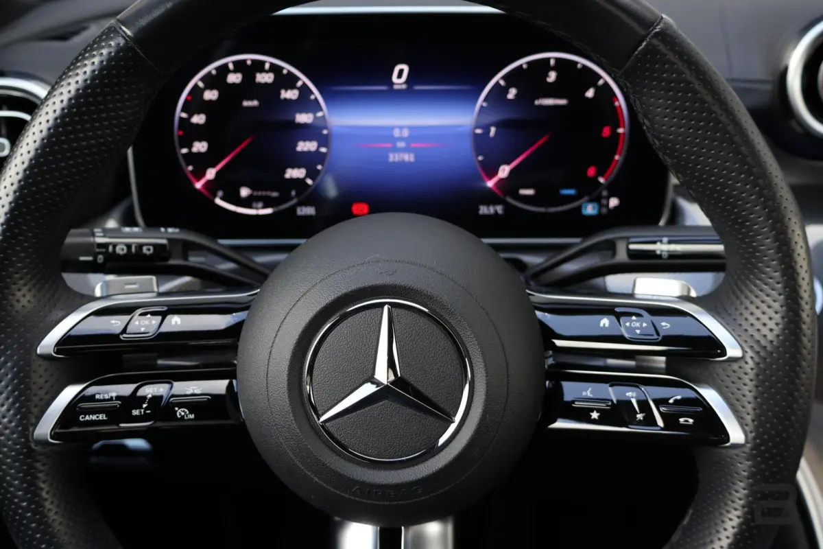 220 d AMG Line / Panoramadak / Burmester Surround / Massage Stoelen / Night Pakket / Trekhaak Wegklapbaar