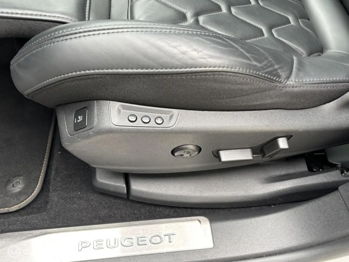 1.6 HYbrid4 300 GT Panodak 19” leder Focal audio