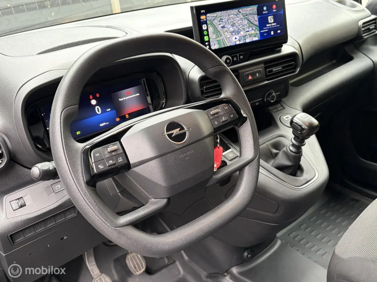 1.5 BlueHDi 102 PK € 16.500 ex /binnenspiegelcamera / airco / FM nav / Carplay / camera 360