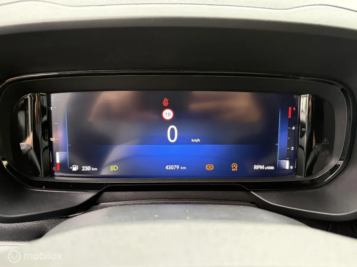 1.5 BlueHDi 102 PK € 16.500 ex /binnenspiegelcamera / airco / FM nav / Carplay / camera 360
