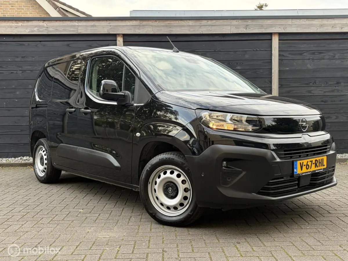 1.5 BlueHDi 102 PK € 16.500 ex /binnenspiegelcamera / airco / FM nav / Carplay / camera 360