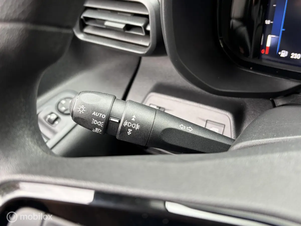 1.5 BlueHDi 102 PK € 16.500 ex /binnenspiegelcamera / airco / FM nav / Carplay / camera 360