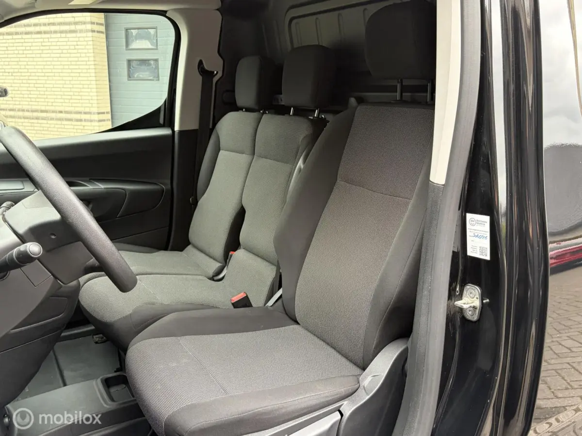 1.5 BlueHDi 102 PK € 16.500 ex /binnenspiegelcamera / airco / FM nav / Carplay / camera 360