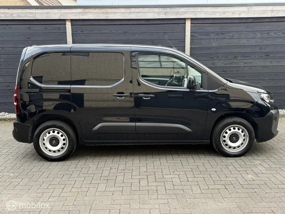 1.5 BlueHDi 102 PK € 16.500 ex /binnenspiegelcamera / airco / FM nav / Carplay / camera 360