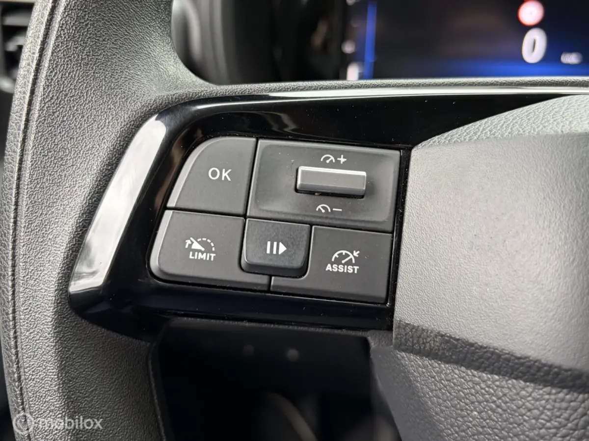 1.5 BlueHDi 102 PK € 16.500 ex /binnenspiegelcamera / airco / FM nav / Carplay / camera 360