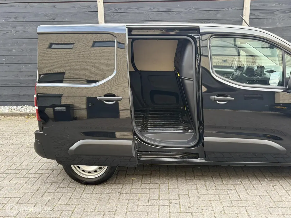 1.5 BlueHDi 102 PK € 16.500 ex /binnenspiegelcamera / airco / FM nav / Carplay / camera 360