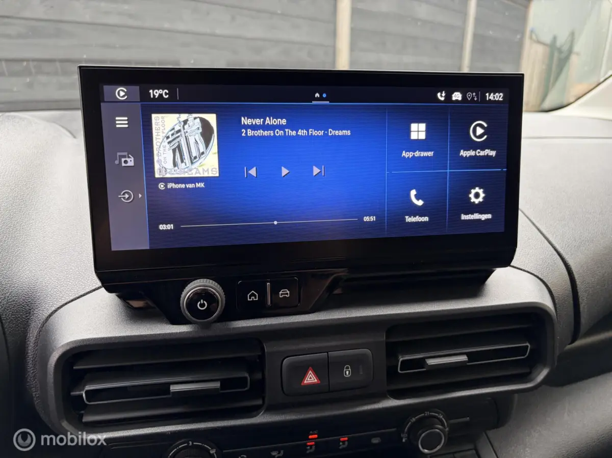 1.5 BlueHDi 102 PK € 16.500 ex /binnenspiegelcamera / airco / FM nav / Carplay / camera 360