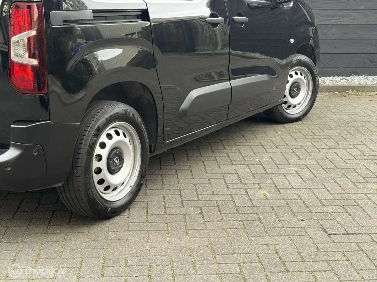 1.5 BlueHDi 102 PK € 16.500 ex /binnenspiegelcamera / airco / FM nav / Carplay / camera 360
