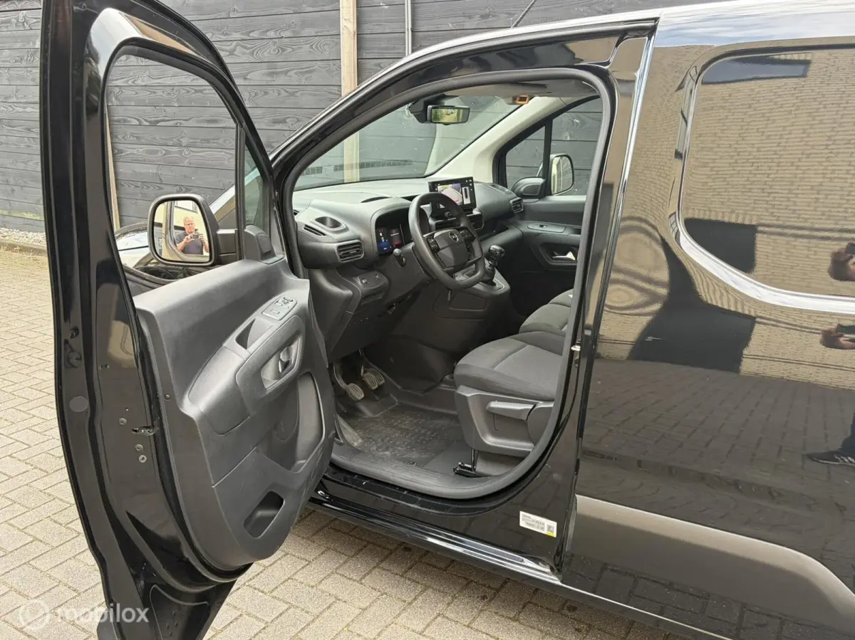 1.5 BlueHDi 102 PK € 16.500 ex /binnenspiegelcamera / airco / FM nav / Carplay / camera 360