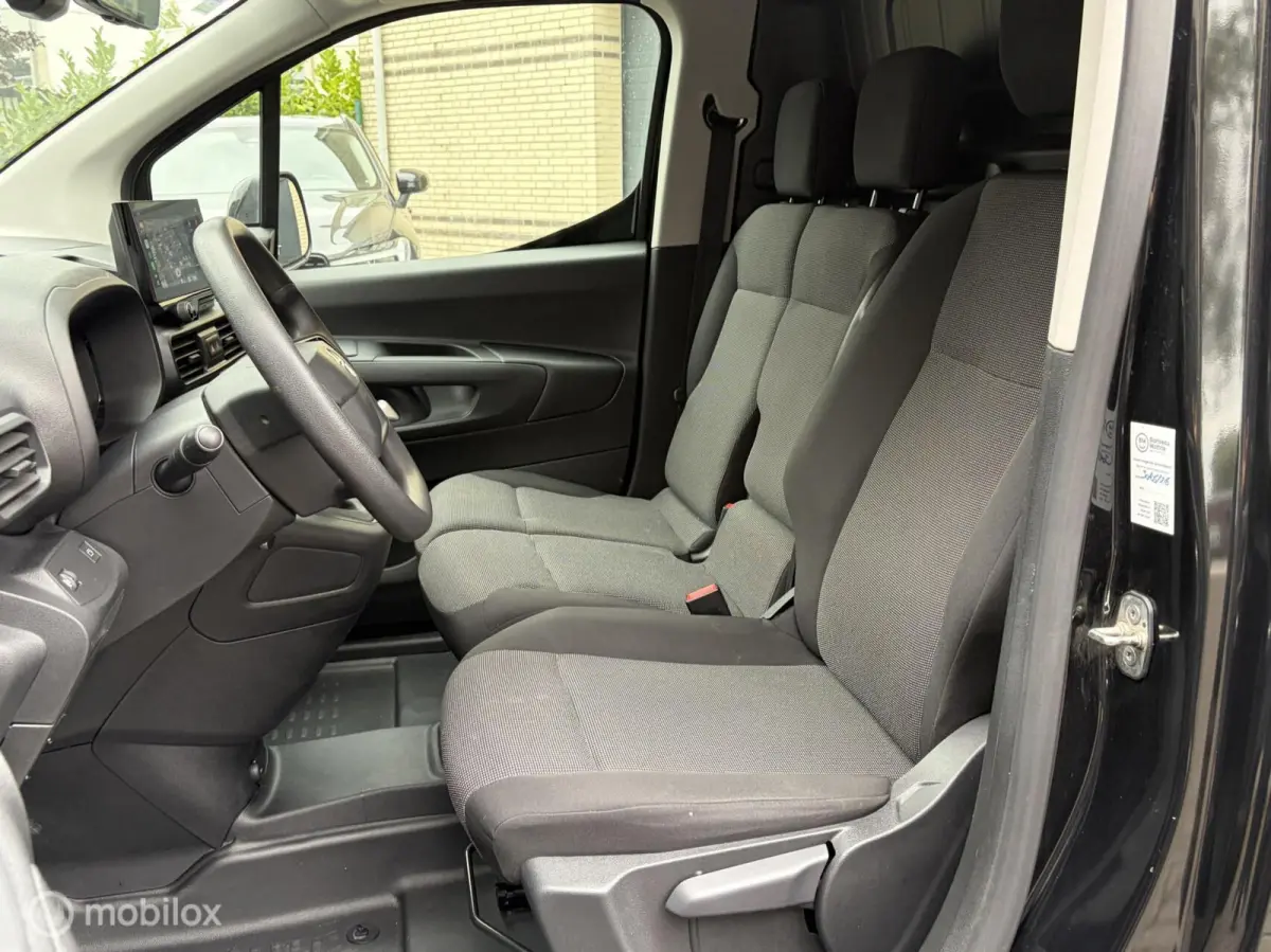 1.5 BlueHDi 102 PK € 16.500 ex /binnenspiegelcamera / airco / FM nav / Carplay / camera 360
