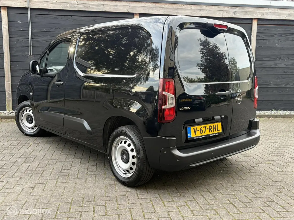 1.5 BlueHDi 102 PK € 16.500 ex /binnenspiegelcamera / airco / FM nav / Carplay / camera 360