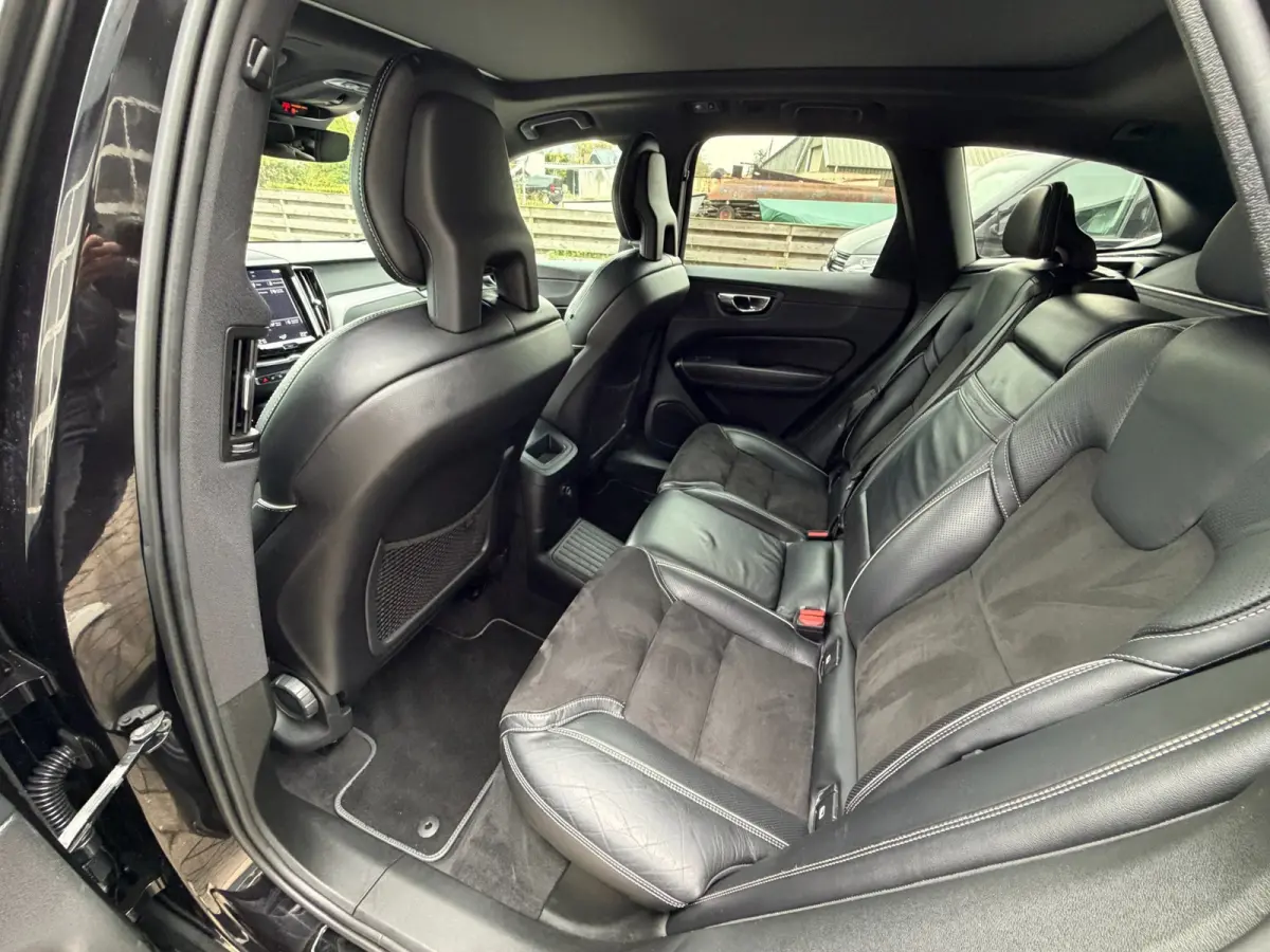 2.0 T8 Twin Engine AWD R-Design / Pano / ACC / SOH 82% / Trekhaak / Top Auto !.