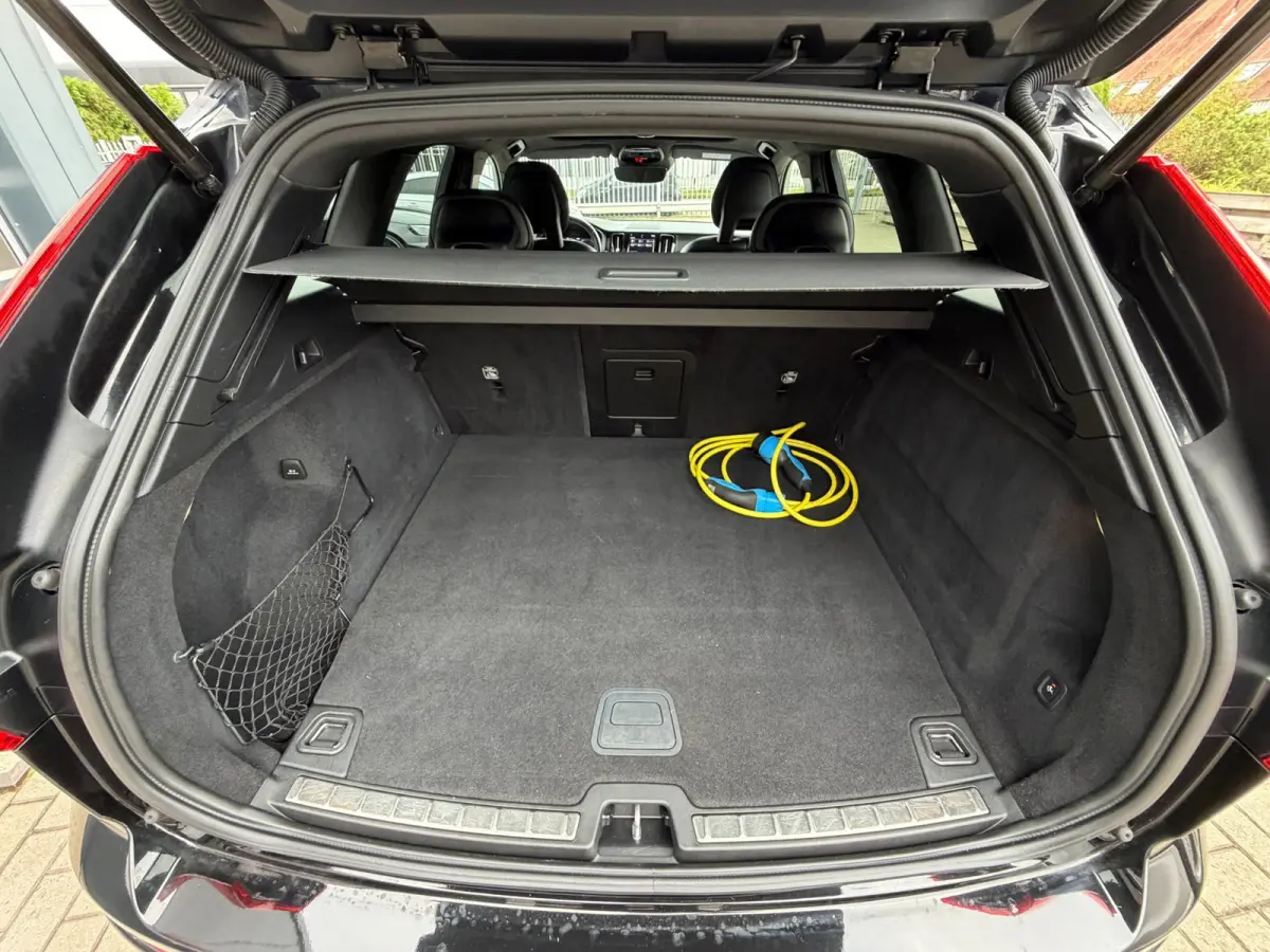 2.0 T8 Twin Engine AWD R-Design / Pano / ACC / SOH 82% / Trekhaak / Top Auto !.