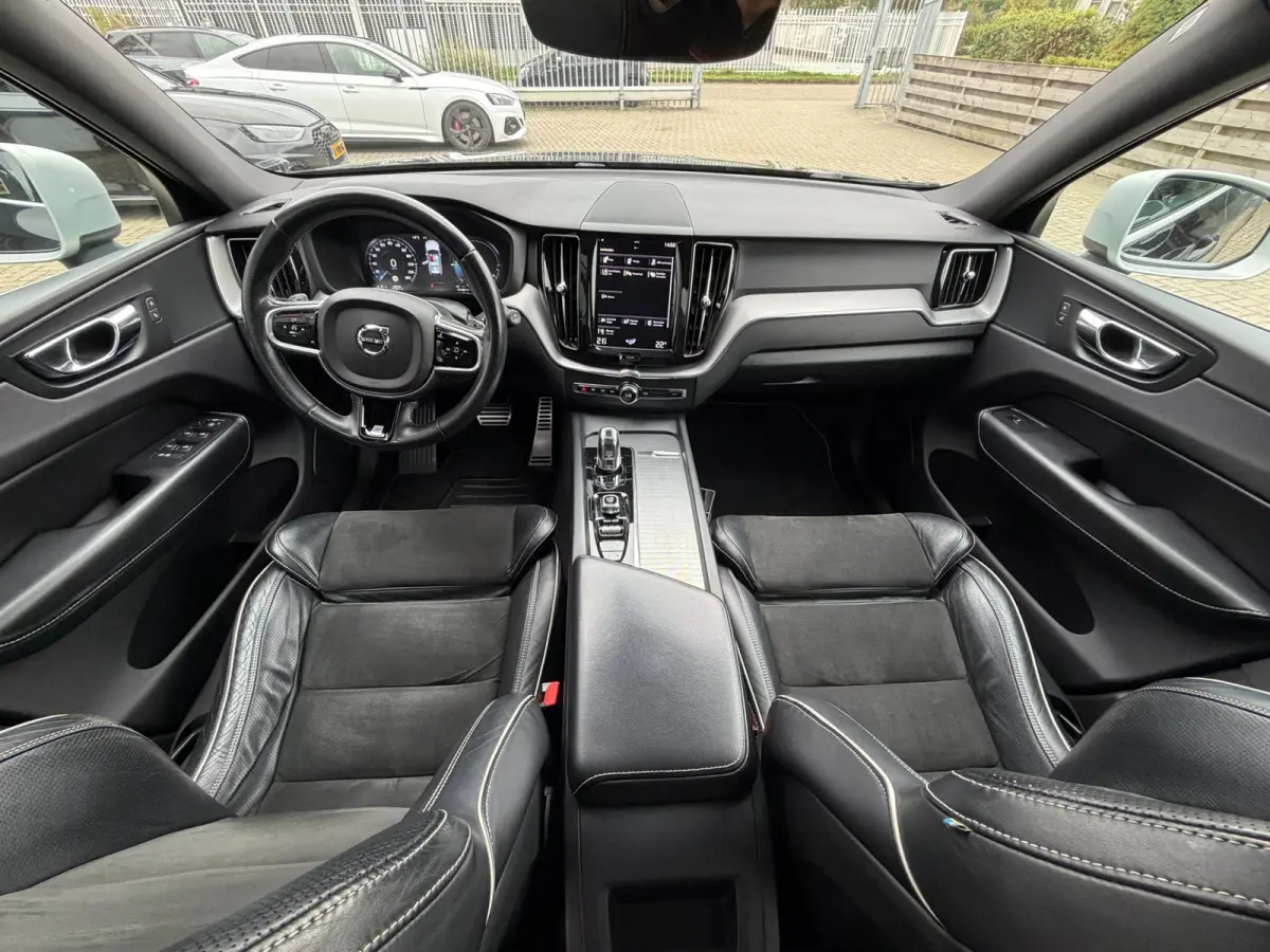 2.0 T8 Twin Engine AWD R-Design / Pano / ACC / SOH 82% / Trekhaak / Top Auto !.