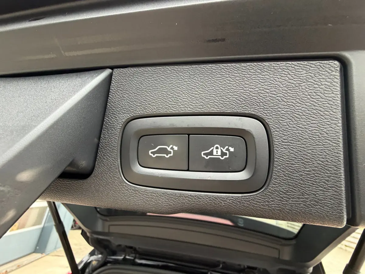 2.0 T8 Twin Engine AWD R-Design / Pano / ACC / SOH 82% / Trekhaak / Top Auto !.