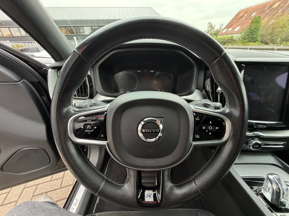2.0 T8 Twin Engine AWD R-Design / Pano / ACC / SOH 82% / Trekhaak / Top Auto !.