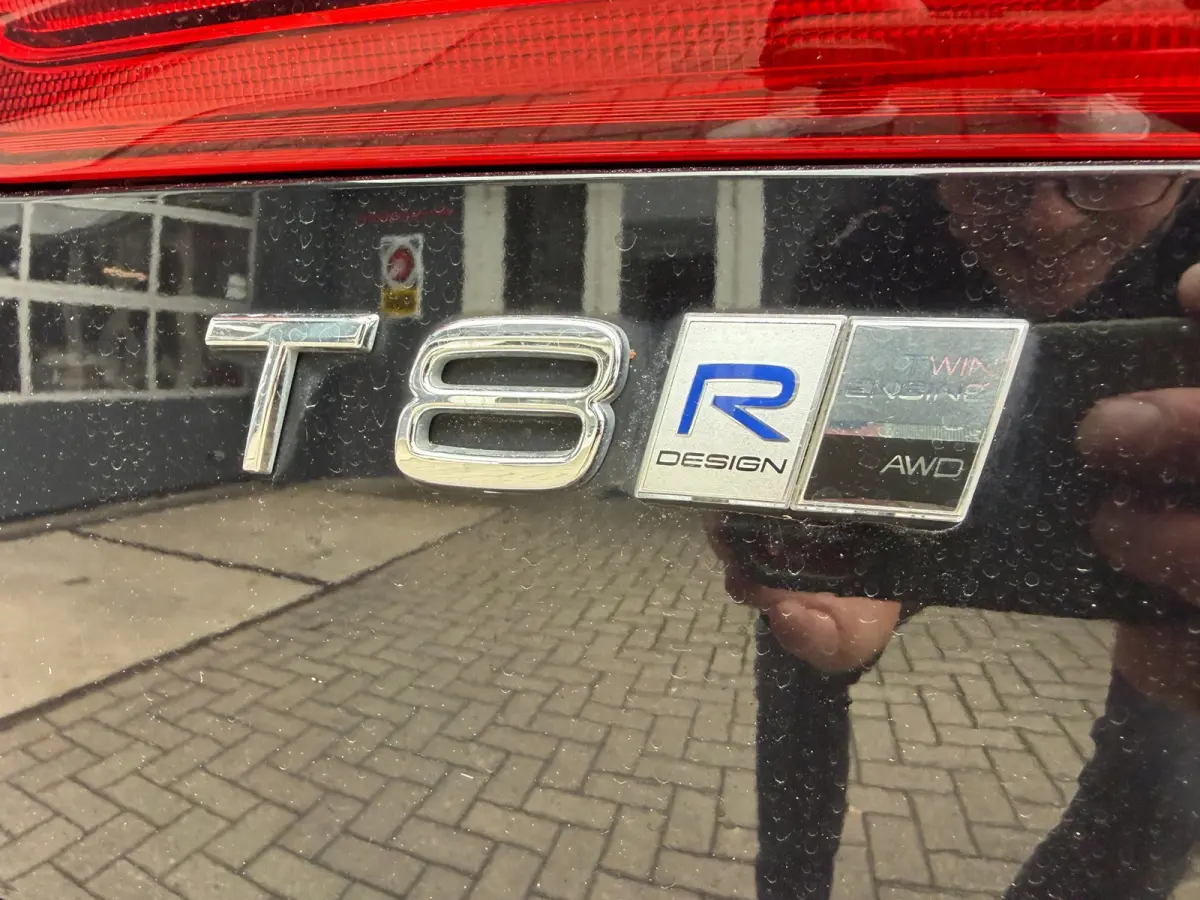 2.0 T8 Twin Engine AWD R-Design / Pano / ACC / SOH 82% / Trekhaak / Top Auto !.