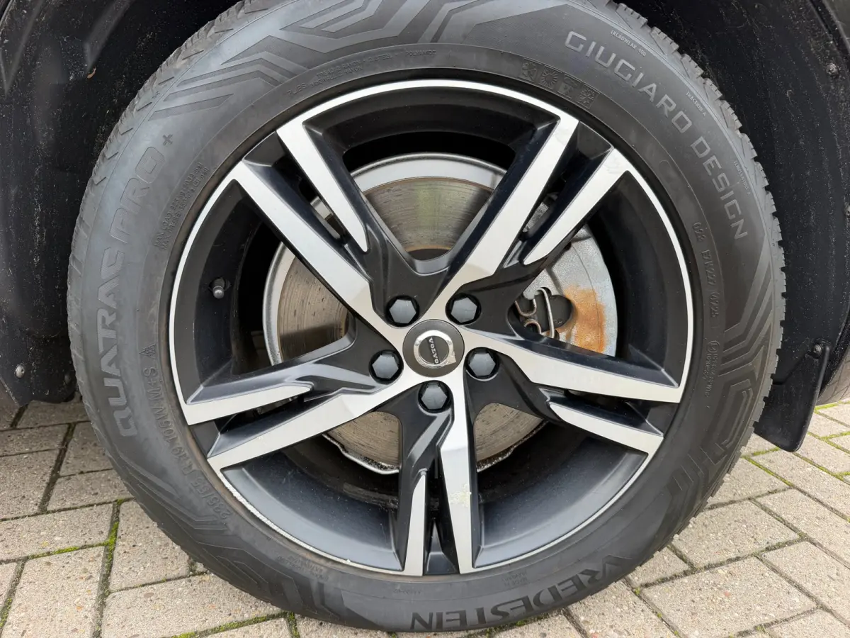 2.0 T8 Twin Engine AWD R-Design / Pano / ACC / SOH 82% / Trekhaak / Top Auto !.