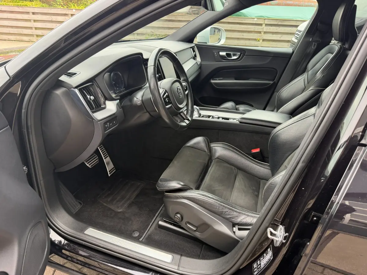 2.0 T8 Twin Engine AWD R-Design / Pano / ACC / SOH 82% / Trekhaak / Top Auto !.