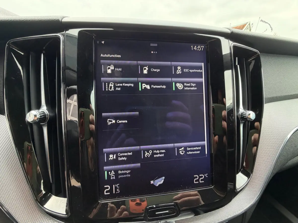 2.0 T8 Twin Engine AWD R-Design / Pano / ACC / SOH 82% / Trekhaak / Top Auto !.