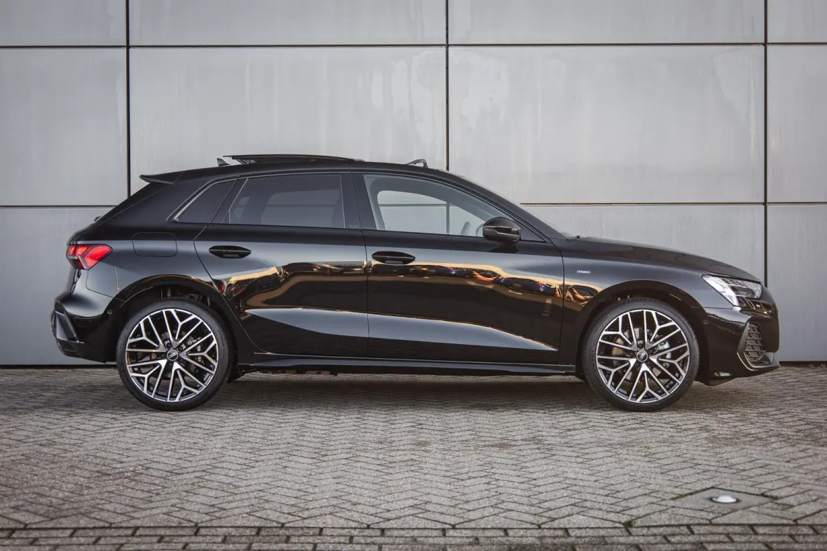 1.5 e-hybrid 204pk S Edition | 19" Velgen | Panoramadak