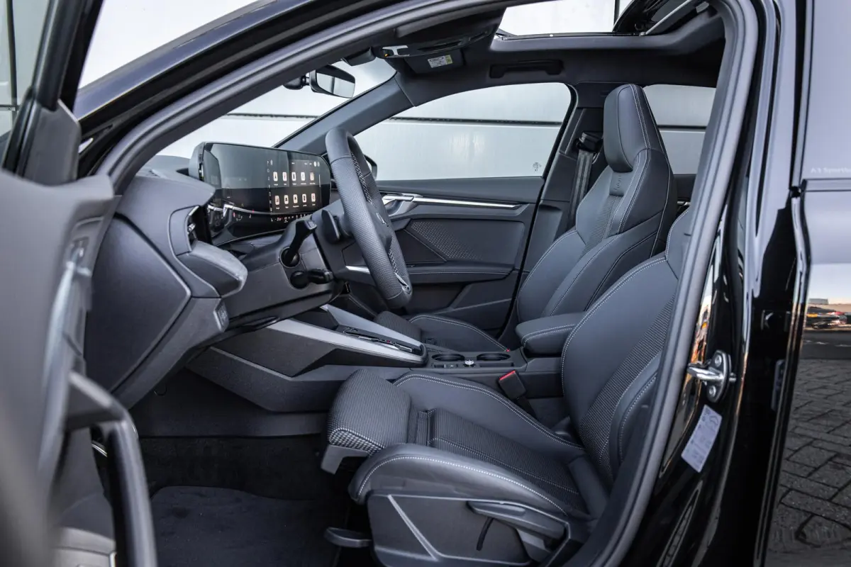 1.5 e-hybrid 204pk S Edition | 19" Velgen | Panoramadak