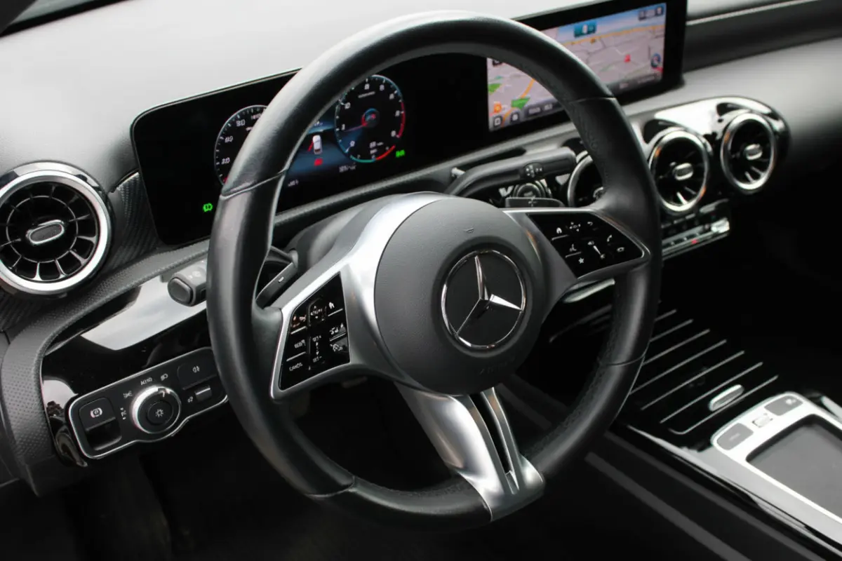 250e AUT8 Luxury Line DISTRONIC <<FACELIFT>>