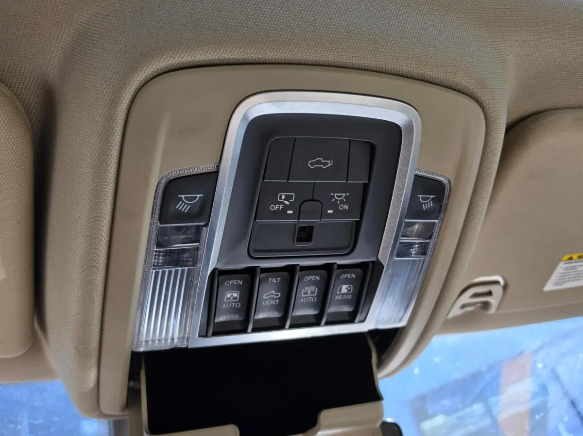 1500 4X4 5.7 V8 Crew Cab Laramie| MARGE! |VOL OPTIES!|LPG!