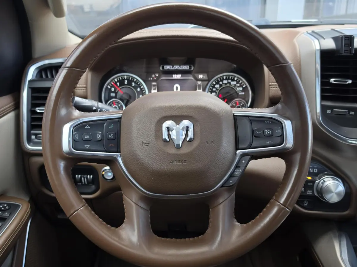 1500 4X4 5.7 V8 Crew Cab Laramie| MARGE! |VOL OPTIES!|LPG!