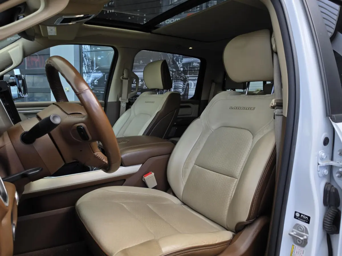 1500 4X4 5.7 V8 Crew Cab Laramie| MARGE! |VOL OPTIES!|LPG!