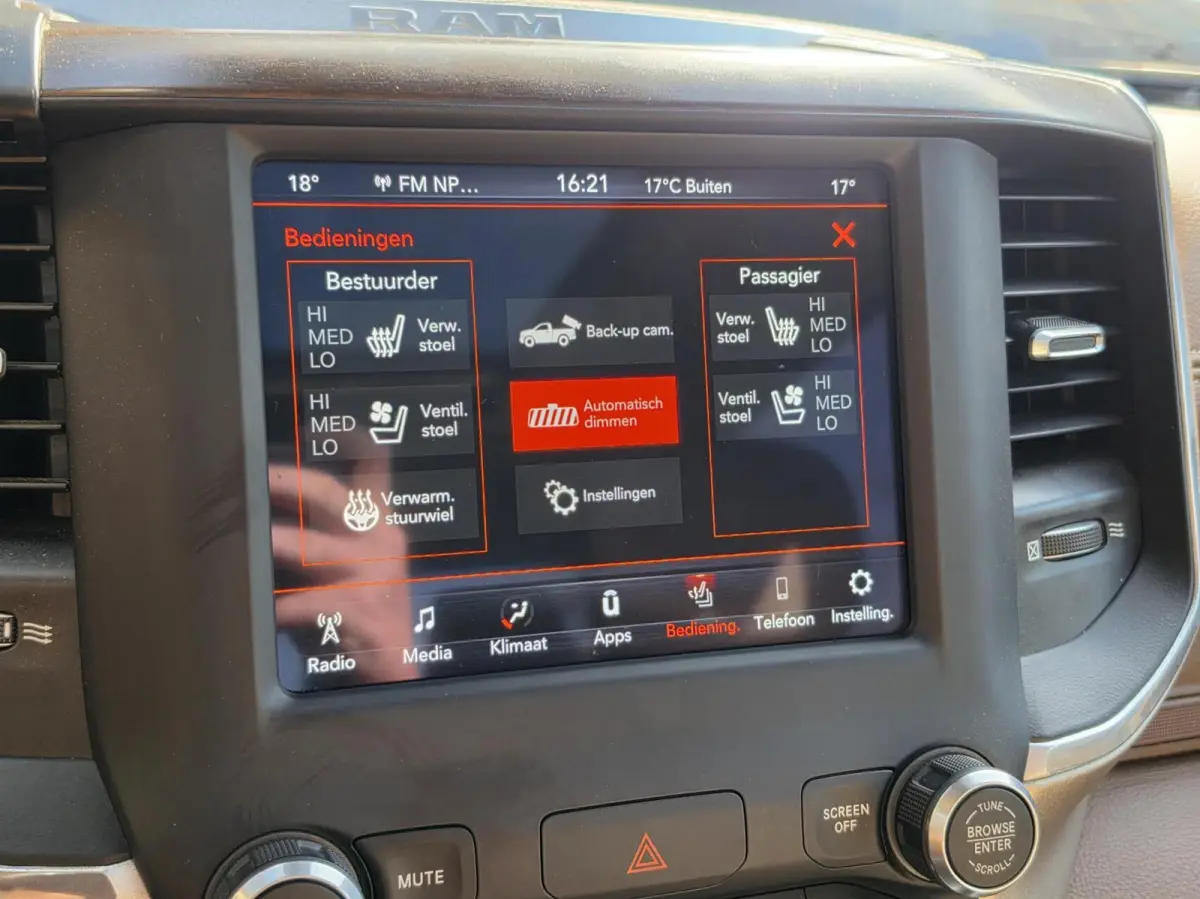 1500 4X4 5.7 V8 Crew Cab Laramie| MARGE! |VOL OPTIES!|LPG!