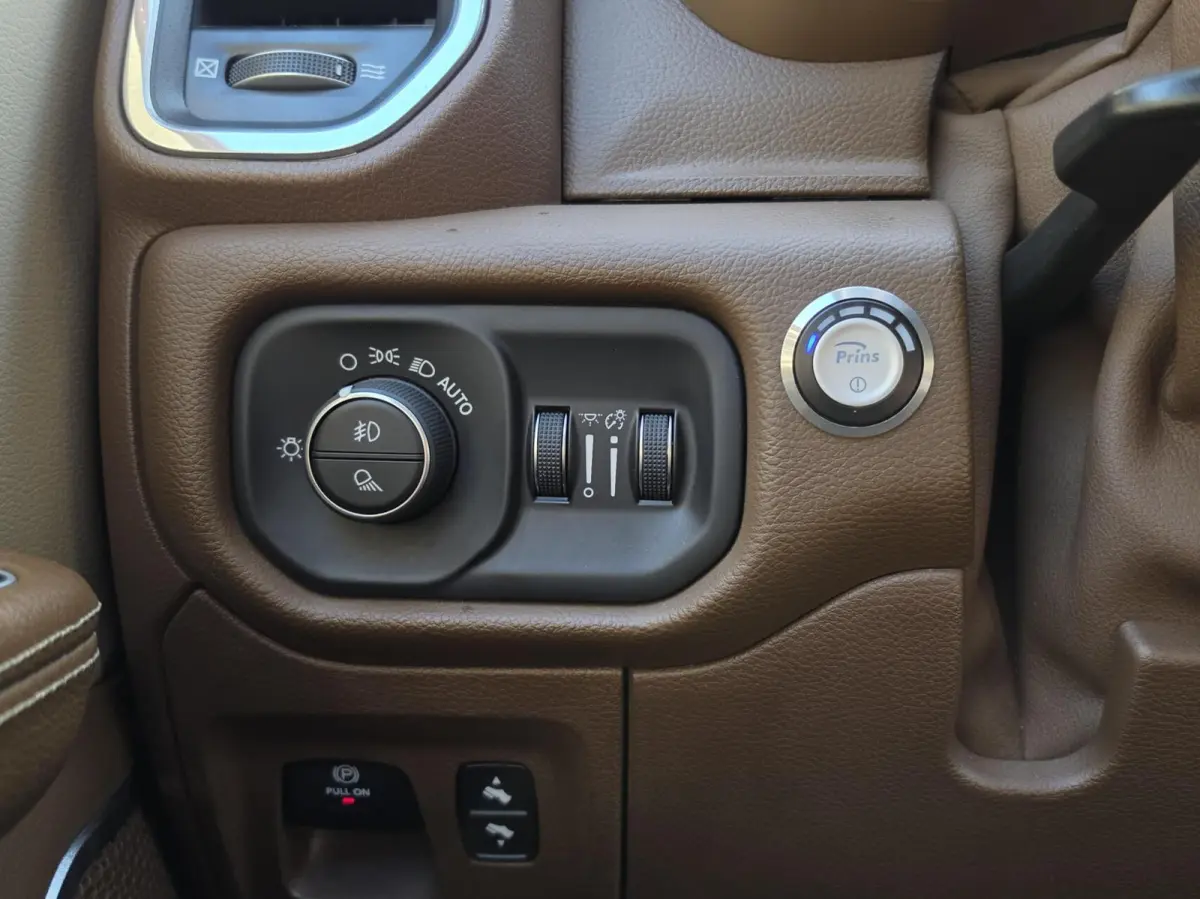 1500 4X4 5.7 V8 Crew Cab Laramie| MARGE! |VOL OPTIES!|LPG!