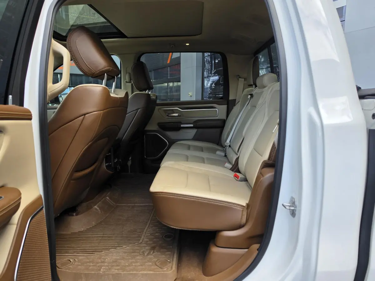 1500 4X4 5.7 V8 Crew Cab Laramie| MARGE! |VOL OPTIES!|LPG!