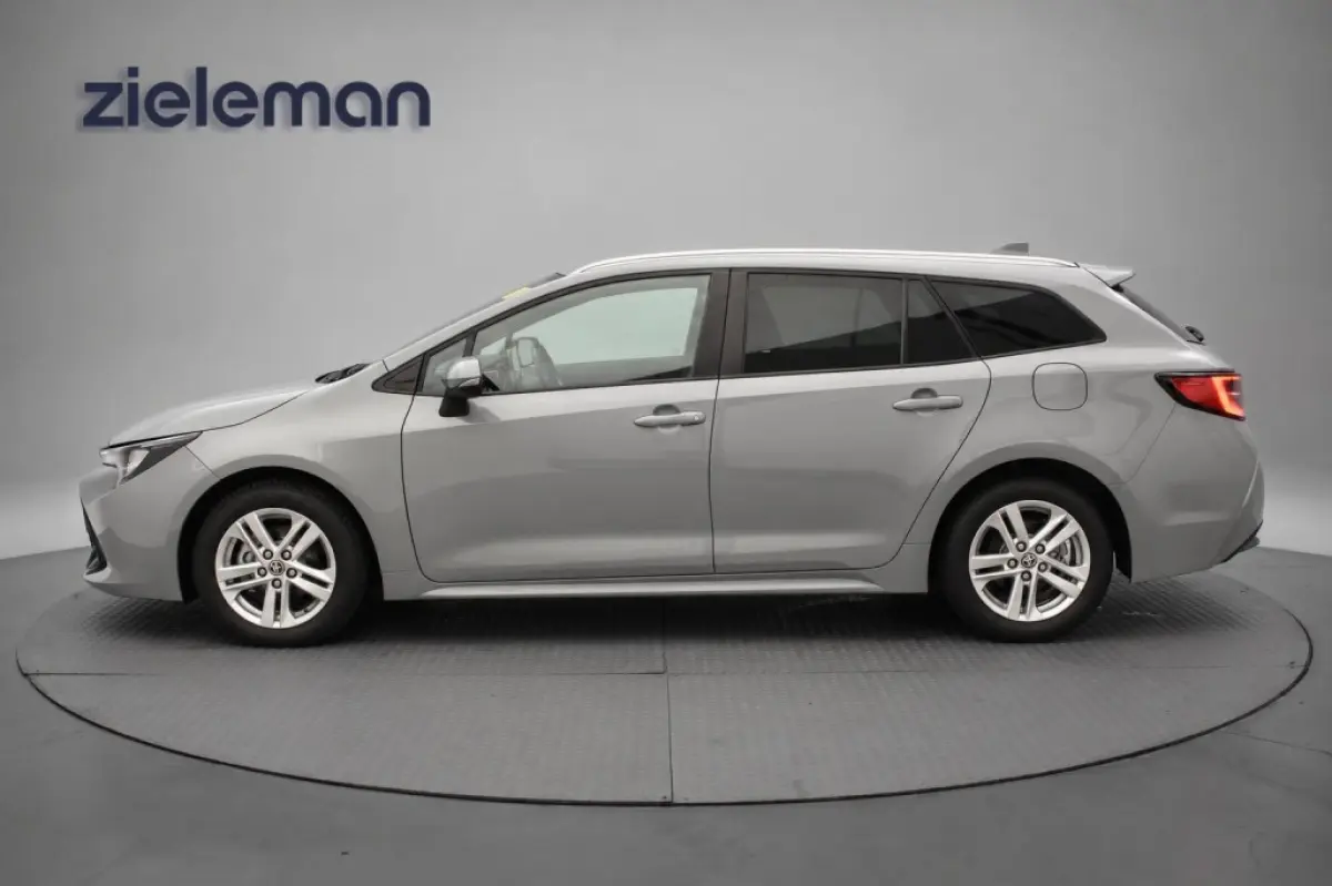 1.8 Hybrid Active - Carplay, Camera, Cruise, Clima