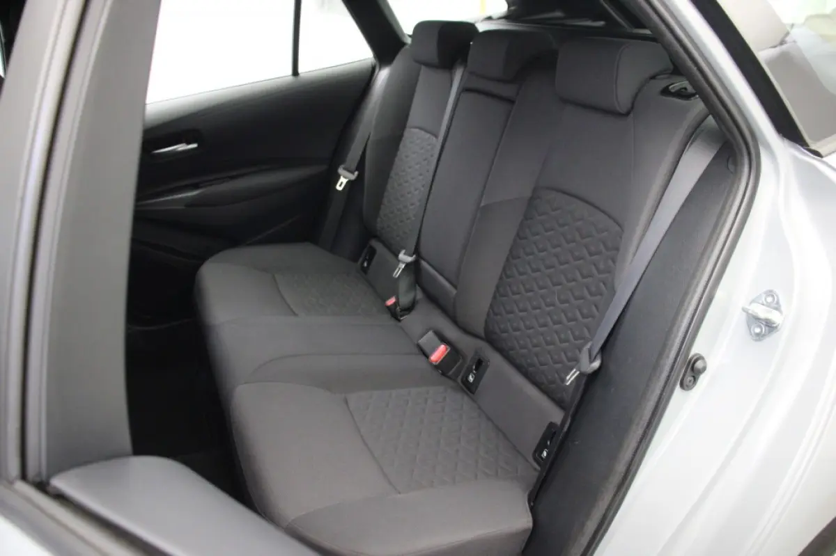 1.8 Hybrid Active - Carplay, Camera, Cruise, Clima