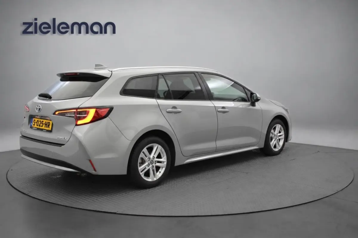 1.8 Hybrid Active - Carplay, Camera, Cruise, Clima