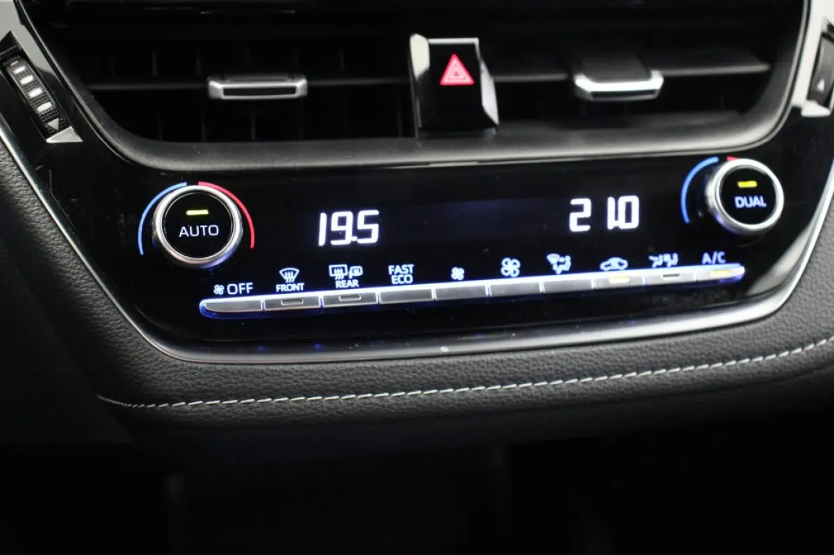 1.8 Hybrid Active - Carplay, Camera, Cruise, Clima