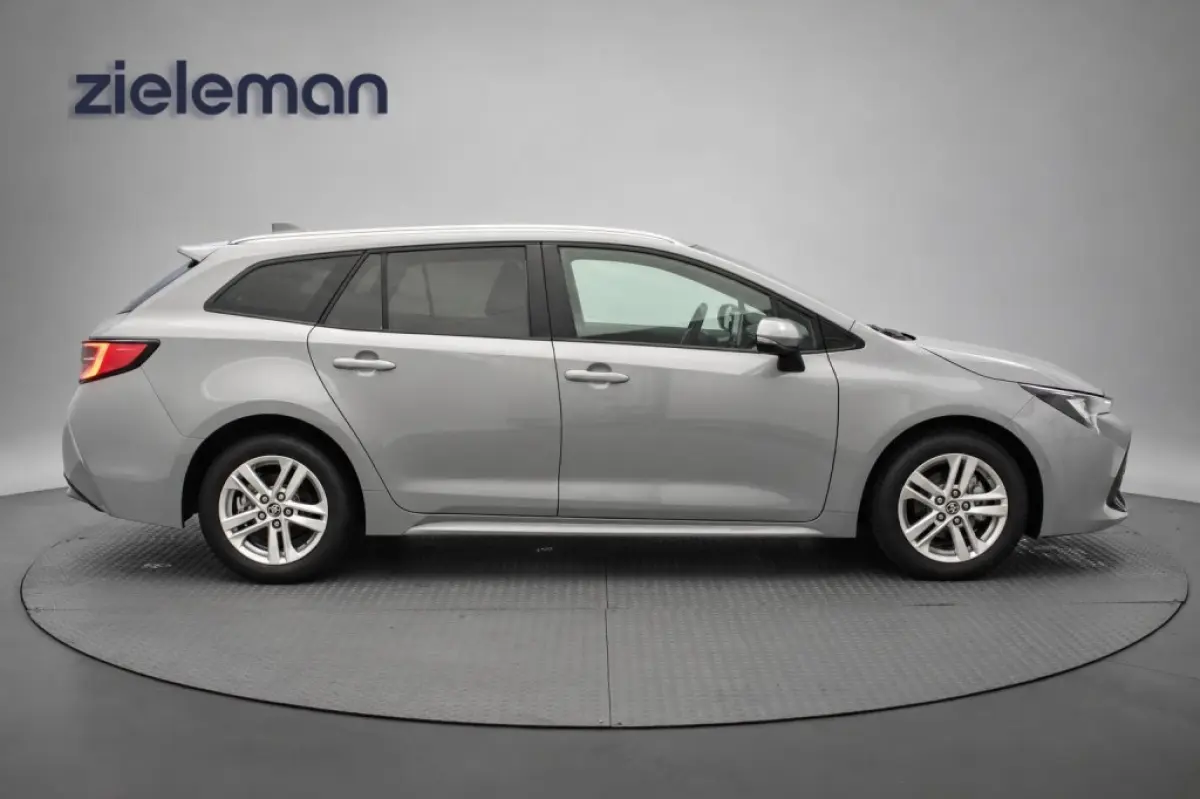 1.8 Hybrid Active - Carplay, Camera, Cruise, Clima