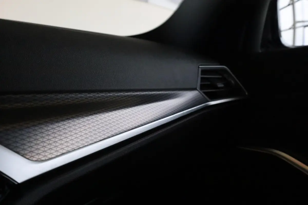 318i | M Sport | Elektrisch Verstelbare Stoelen | Stoelverwarming | HiFi Geluidssysteem | Comfort Access