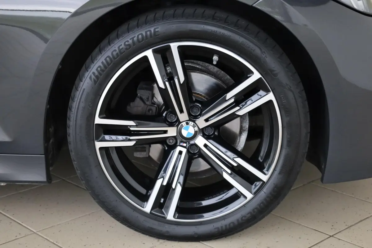 318i | M Sport | Elektrisch Verstelbare Stoelen | Stoelverwarming | HiFi Geluidssysteem | Comfort Access