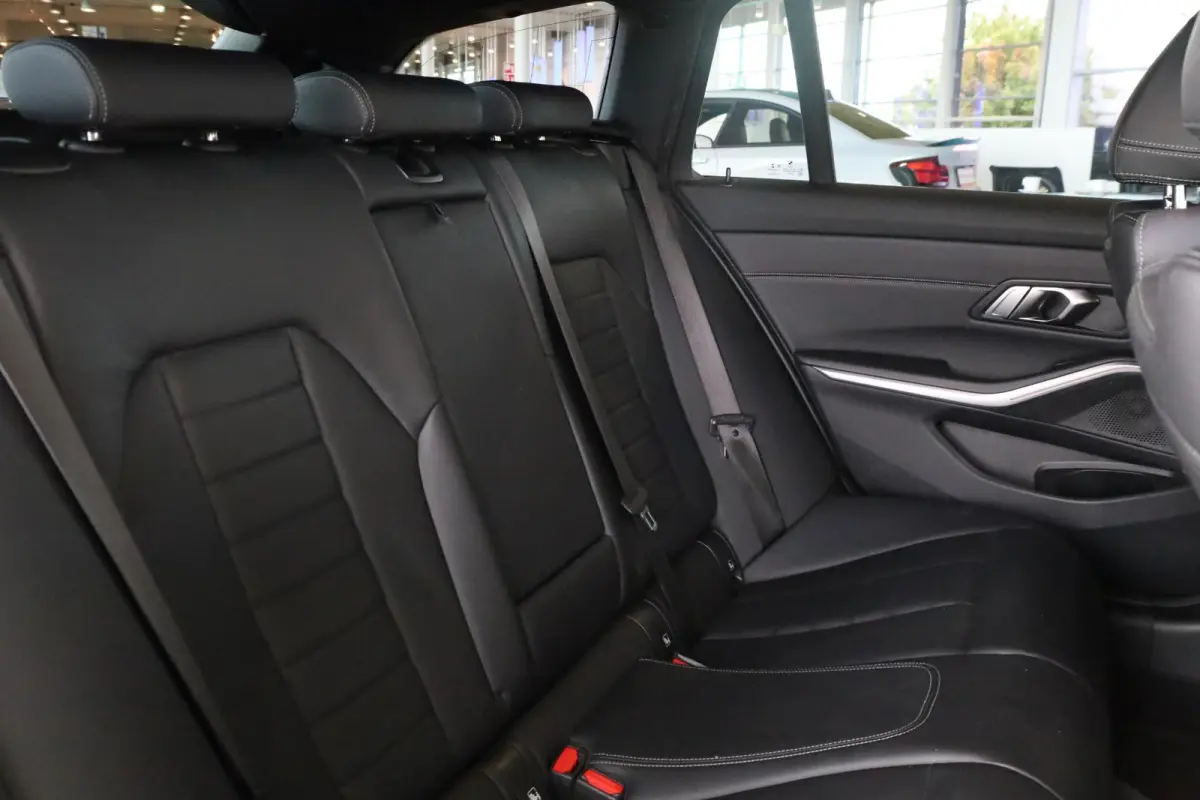 318i | M Sport | Elektrisch Verstelbare Stoelen | Stoelverwarming | HiFi Geluidssysteem | Comfort Access