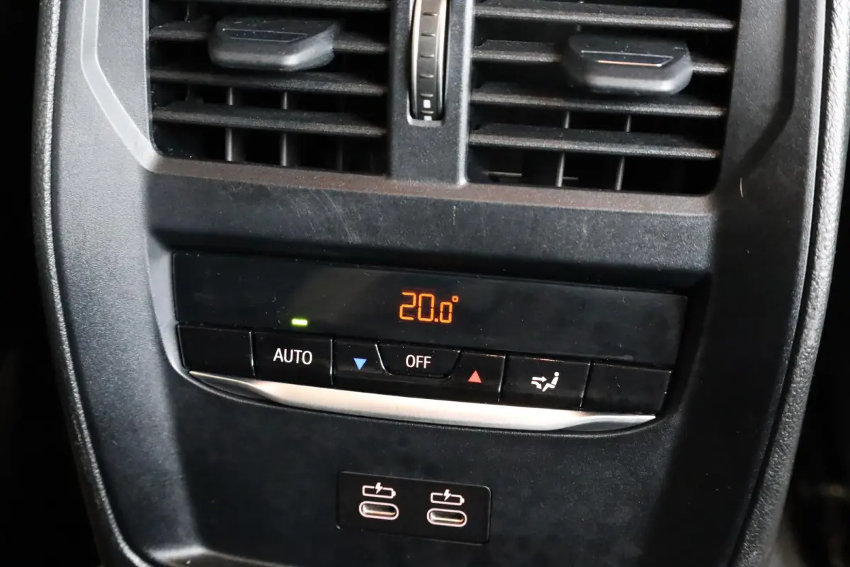 318i | M Sport | Elektrisch Verstelbare Stoelen | Stoelverwarming | HiFi Geluidssysteem | Comfort Access