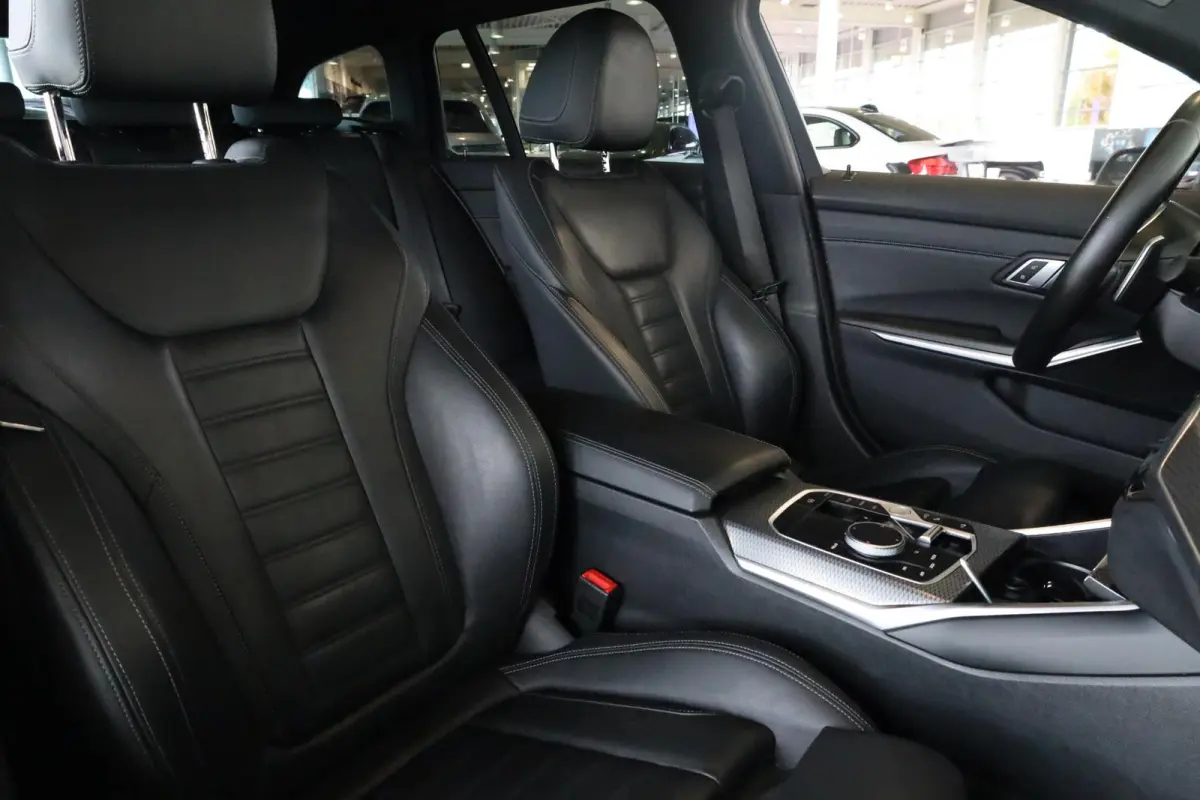 318i | M Sport | Elektrisch Verstelbare Stoelen | Stoelverwarming | HiFi Geluidssysteem | Comfort Access