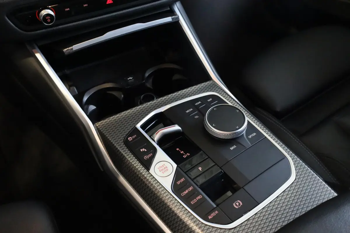 318i | M Sport | Elektrisch Verstelbare Stoelen | Stoelverwarming | HiFi Geluidssysteem | Comfort Access