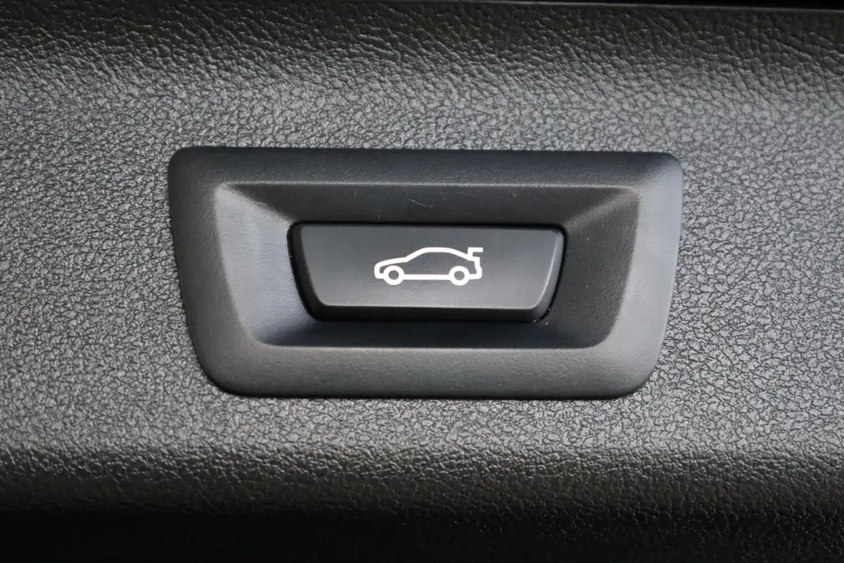 530e | Trekhaak Elektrisch | Elektrisch Verstelbare Stoelen | Stoelverwarming | Camera | Parkeersensoren voor en achter
