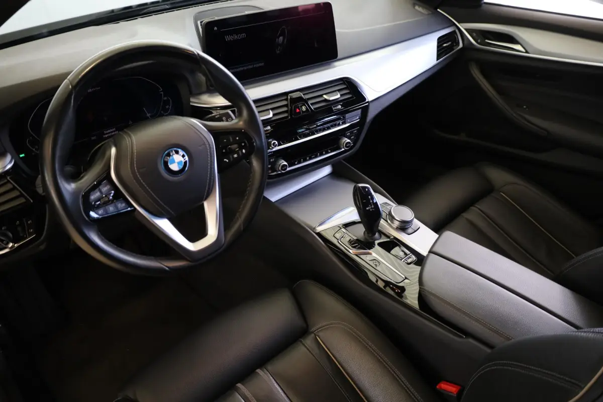 530e | Trekhaak Elektrisch | Elektrisch Verstelbare Stoelen | Stoelverwarming | Camera | Parkeersensoren voor en achter