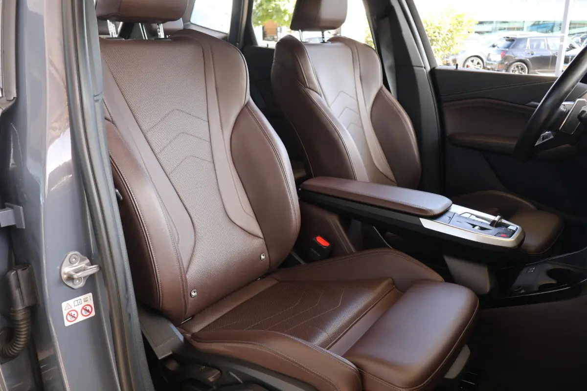 218i | M Sport | Leder | Comfort Access | Camera | Parkeersensoren | Head-Up Display